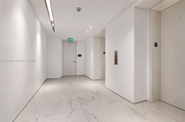 Building Photo - 1000 Biscayne Blvd