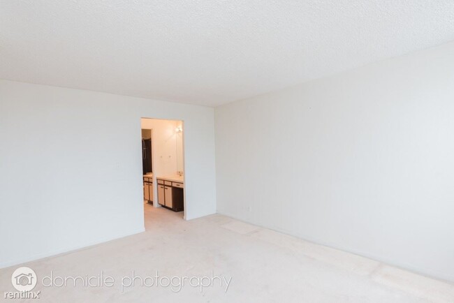 Building Photo - 1 br, 1 bath Condo - 2754 N Hampden Ct