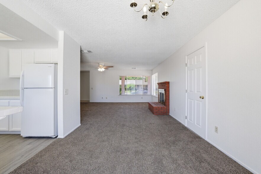 Building Photo - 9837 E Avenue R10