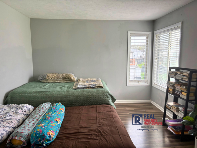 Building Photo - Three Bed, Two Bath Furnished Home Availab...