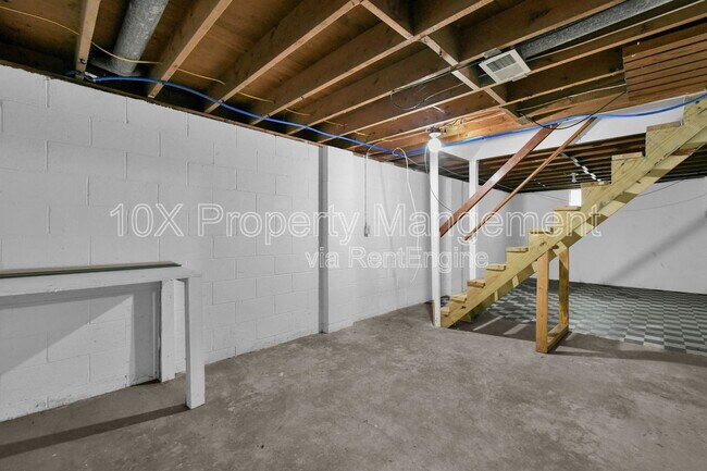 Building Photo - 1731 Elaine Rd