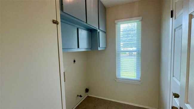 Building Photo - 1213 Kenyon Dr