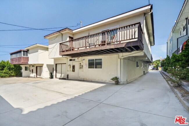 Building Photo - 2418 Graham Ave