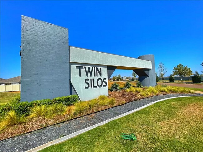 Building Photo - Luxarious 3BD/2BTH Home off of JKP Turnpik...