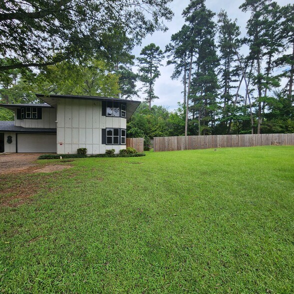 Building Photo - 18171 Meandering Way