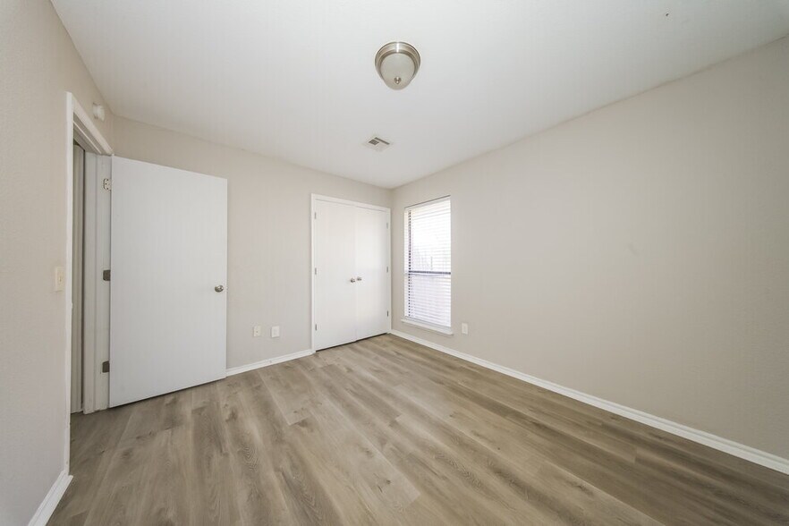 Building Photo - 3713 Shannon Dr