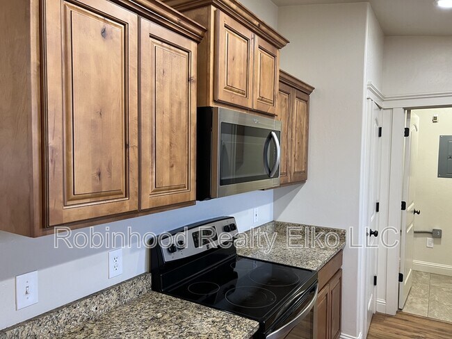 Building Photo - 279 Country Club Pkwy