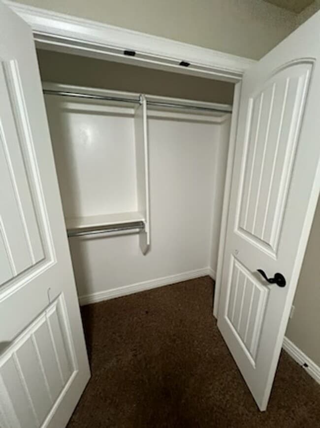 Building Photo - Pet Friendly Beautiful 3 Bed 3.5 Bath in R...