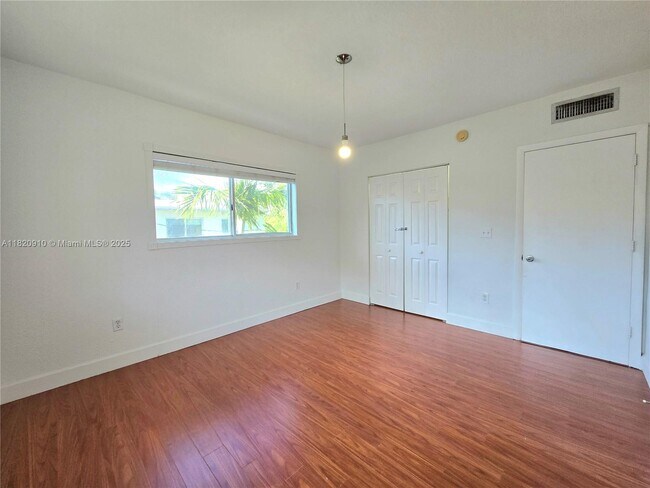 Building Photo - 1152 99th St