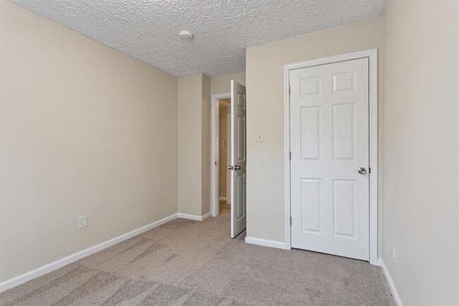 Building Photo - 4BR | 2 Full Baths | Downtown Newport News