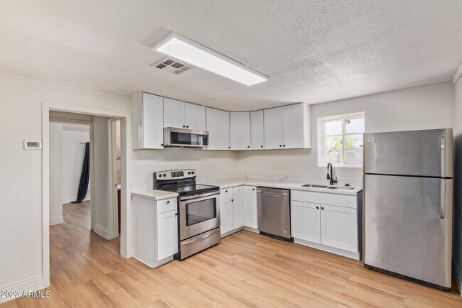 Building Photo - 1429 S 10th Ave