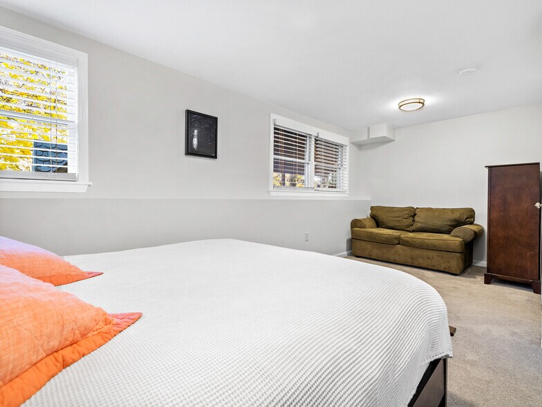 Building Photo - 25 Falmouth Rd