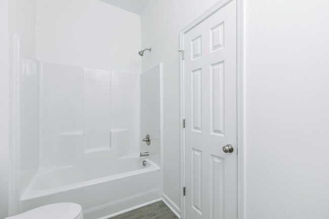 Building Photo - newly renovated property