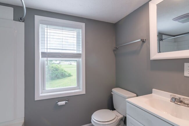 Building Photo - Charming home in the center of Lafayette!