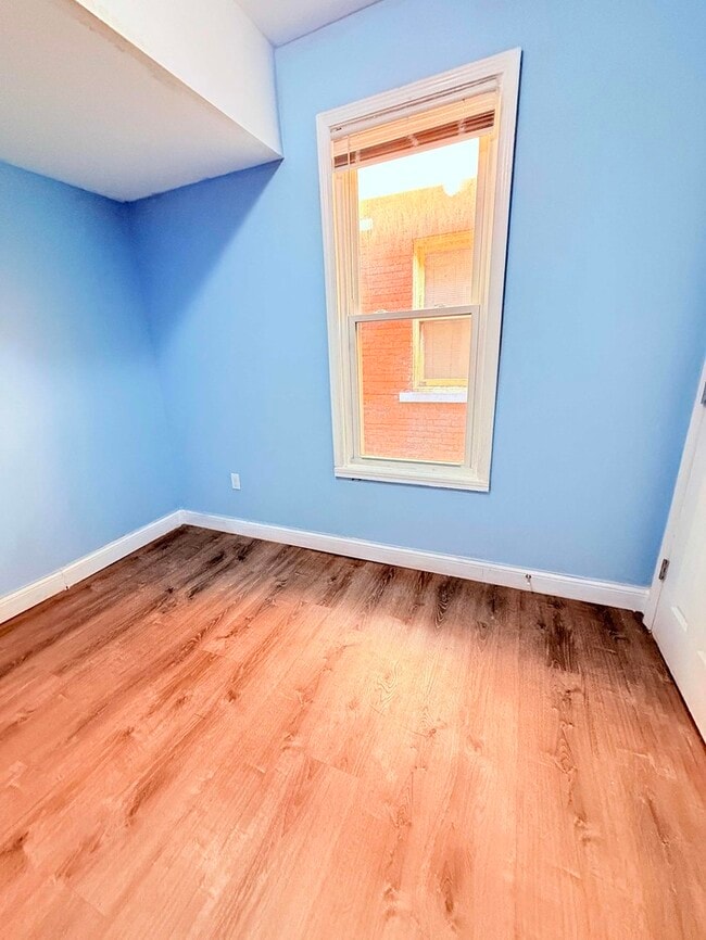Building Photo - 3 Bed, 1 Bath Home with Modern Amenities / Vouchers Accepted / Available Now!