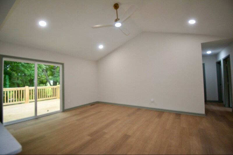 Building Photo - 421 Danielle Dr