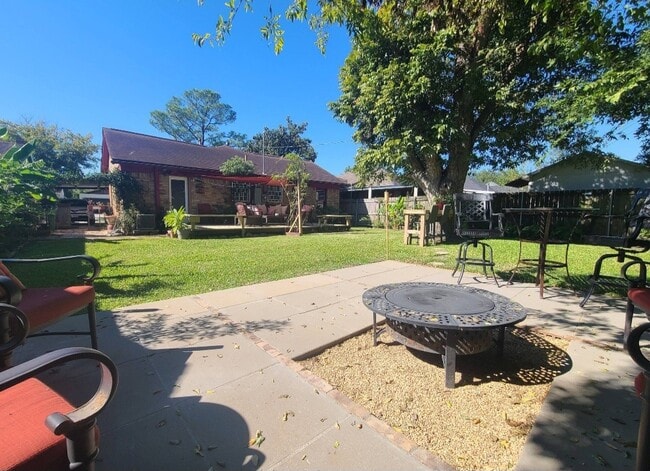 Building Photo - 1425 Munger St