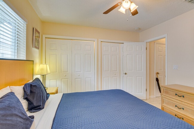 Building Photo - 412 NE 4th Ave