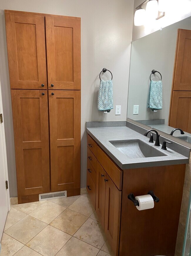 Building Photo - 3620 Independence Ave S