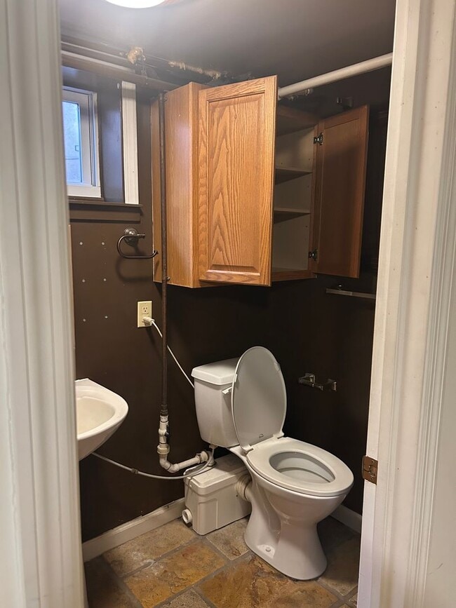 Building Photo - Solid Brick Rancher in Greencastle