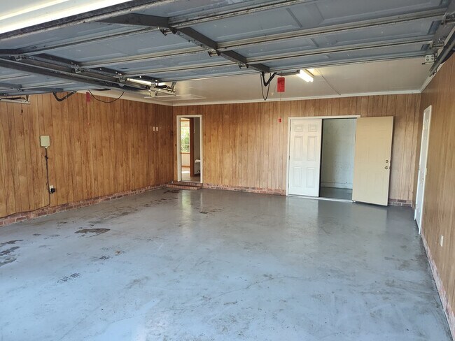Building Photo - 1450 Morris Way Dr