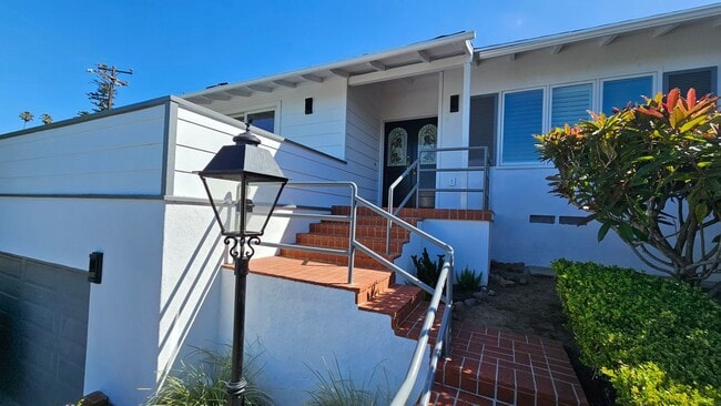 Building Photo - 7920 Avenida Alamar