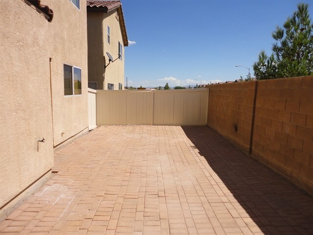 Building Photo - 6473 Karlsen Ct