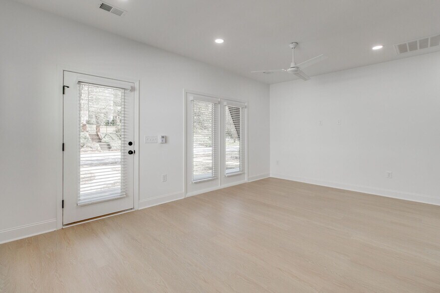 Building Photo - 133 Harden St