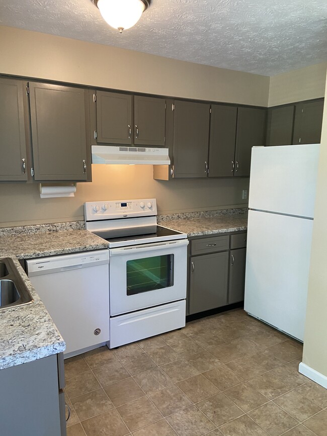 Stove, DW, Refrig. furnished - 110 Stonetree Drive