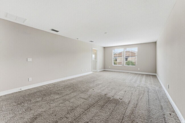 Building Photo - Absolutely Stunning 4 BR + LOFT + OFFICE/2.5 Bath/2 Car Garage home in Starkey Ranch!