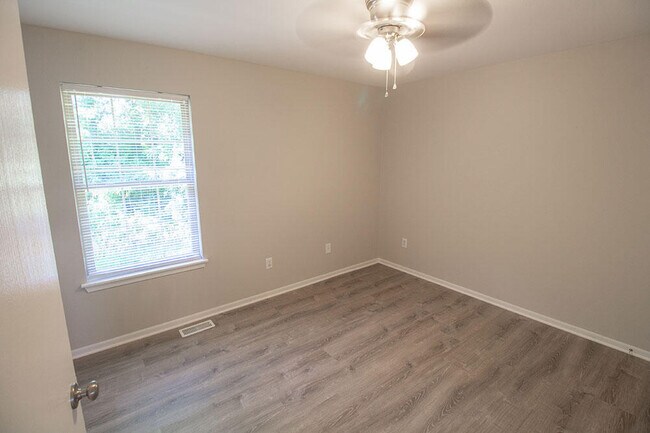 Building Photo - 1413 Greensboro Dr