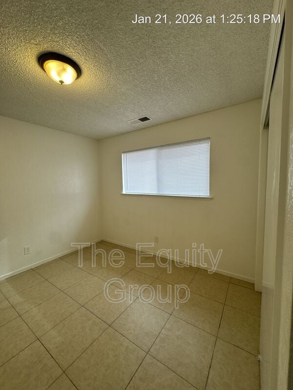 Building Photo - 2025 S Tracy Ct