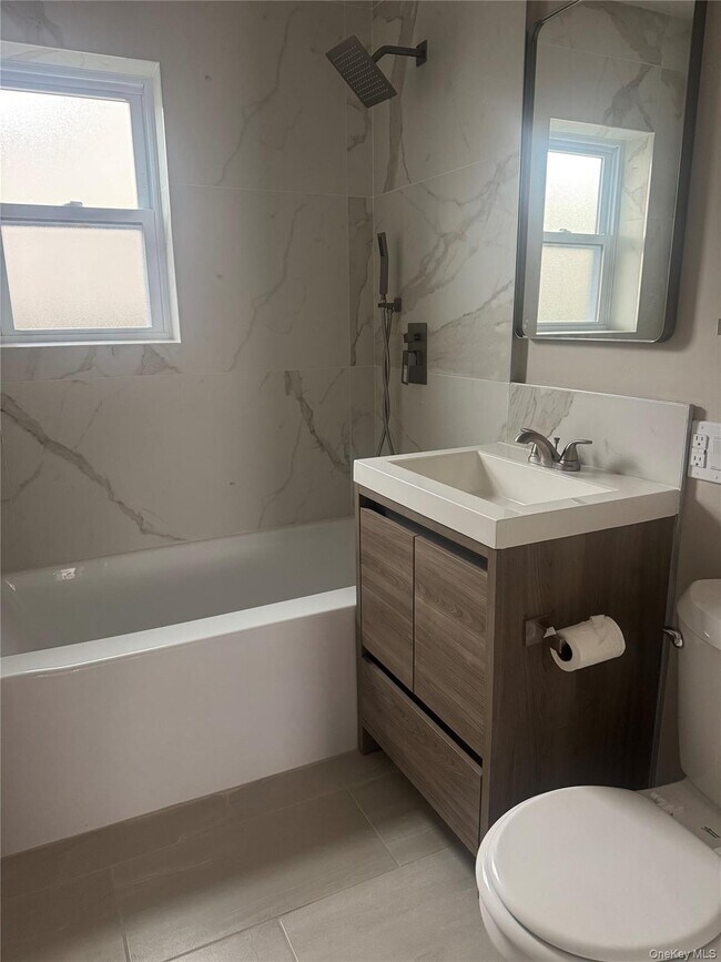 Building Photo - 216 E Hudson St