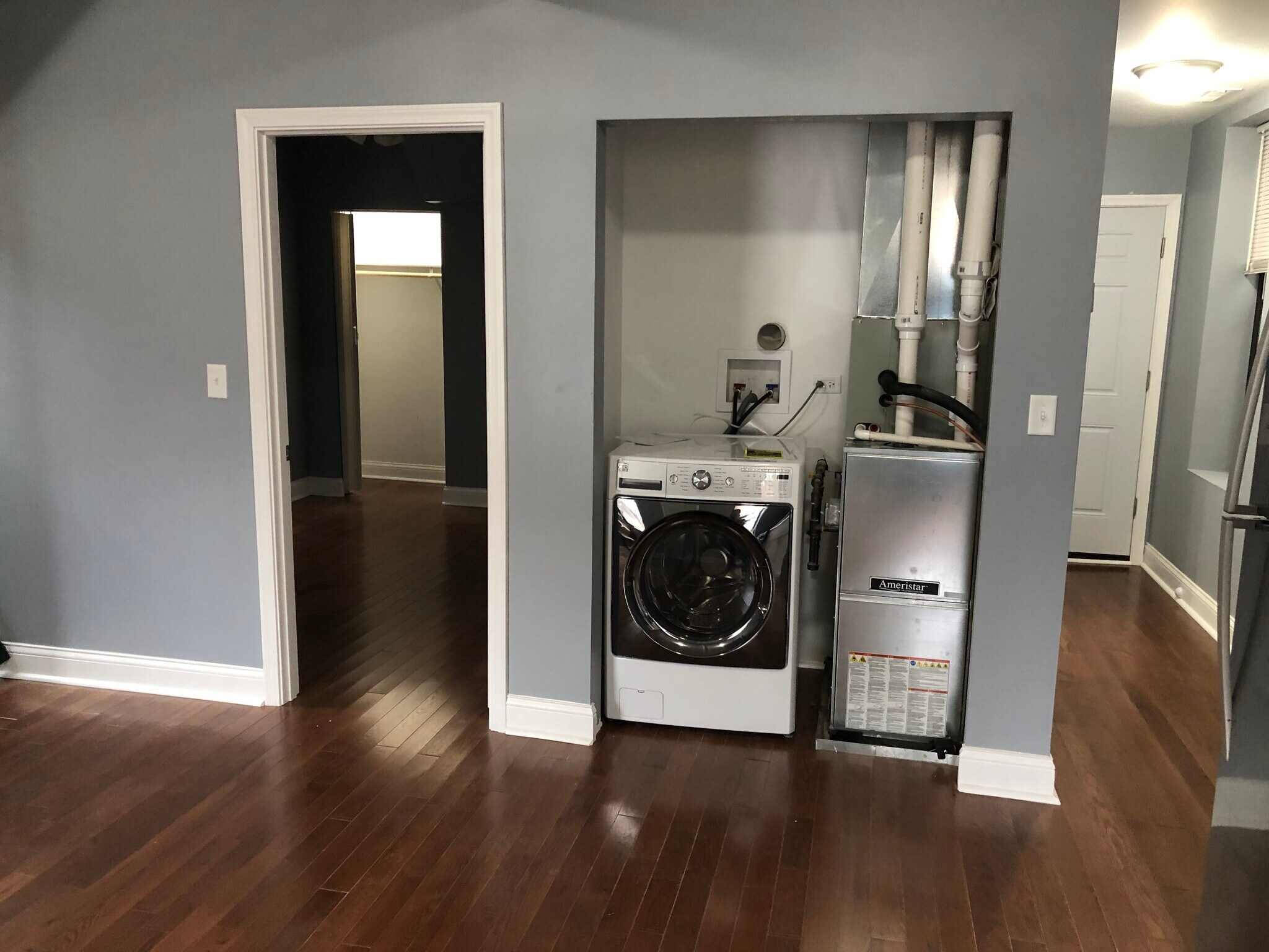 Combined washer/dryer laundry unit - 1639 W 19th St