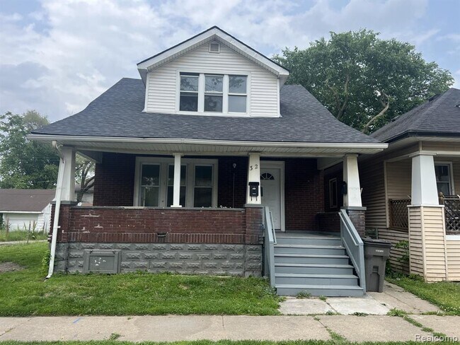 Primary Photo - 32 Woodward Ave