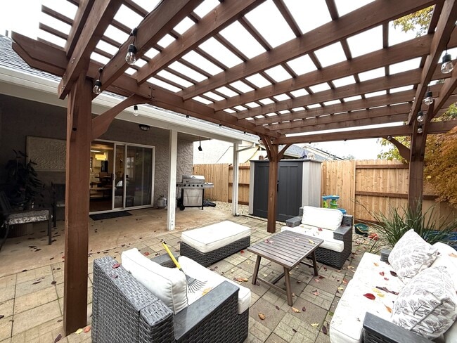 Building Photo - 1574 Kona Dr