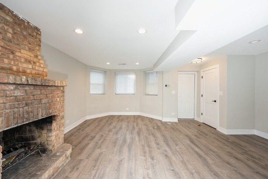 Building Photo - 1435 N Washtenaw Ave