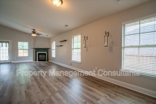 Building Photo - 108 Oak Shade Dr