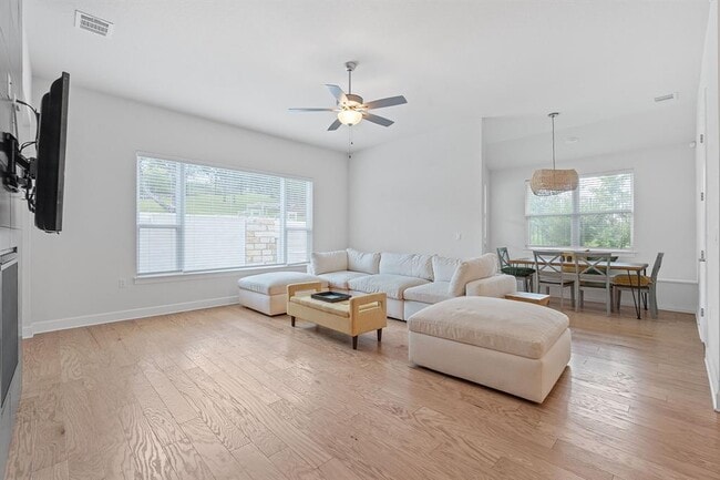 Building Photo - 104 Majestic Arroyo Way