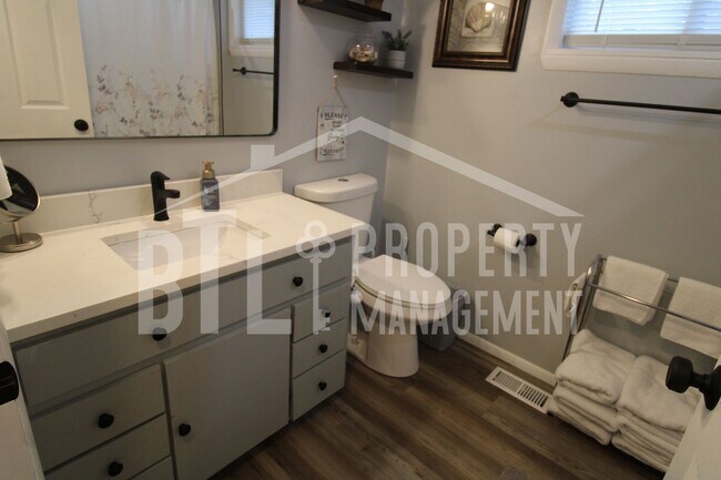 Building Photo - Fully Furnished Cape Fair Home Near Table Rock Lake