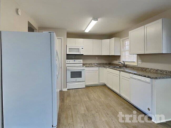 Building Photo - 4930 Sugar Creek Dr