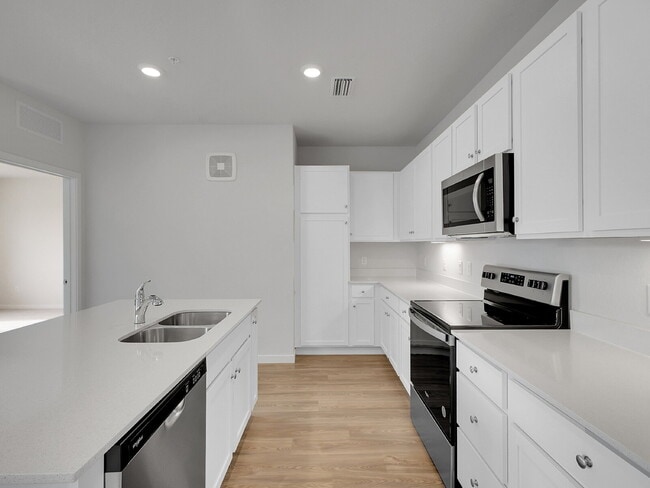 Building Photo - $2,195 - 2 Bed, 2 Bath Condo in Broomfield...