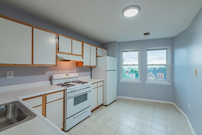 Building Photo - 104 N Graham