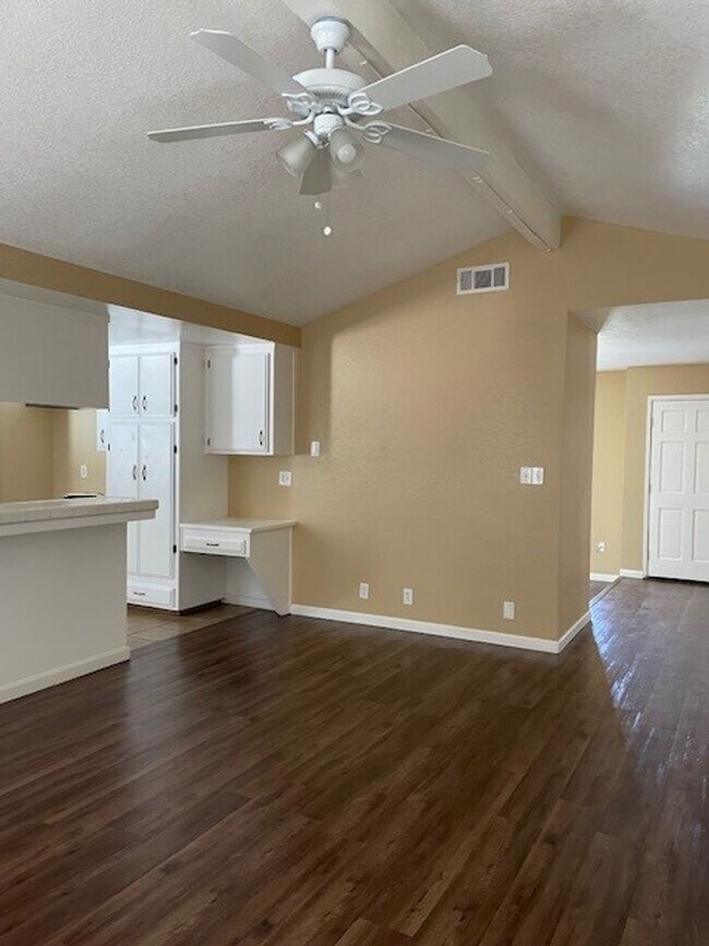 Building Photo - Lease Your Dream Home in the Country!