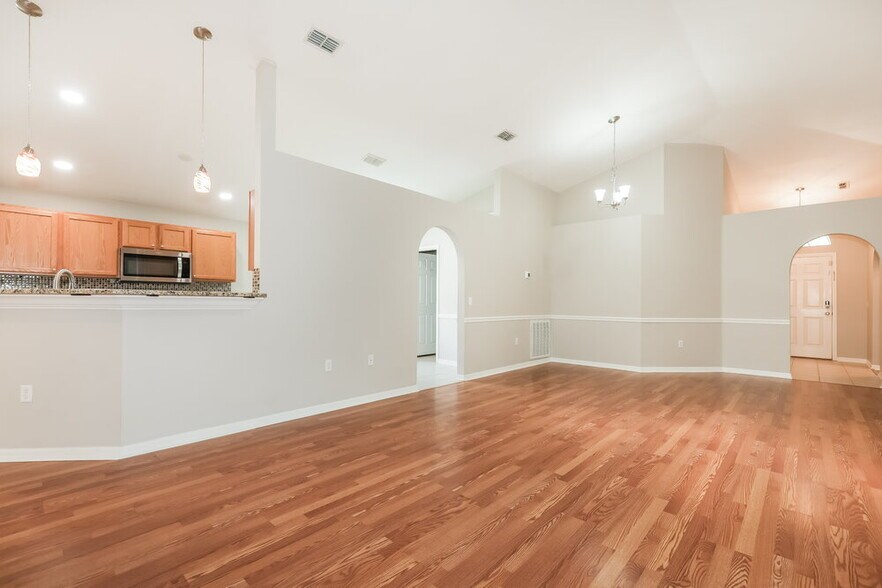 Building Photo - 1309 Alhambra Crest Dr