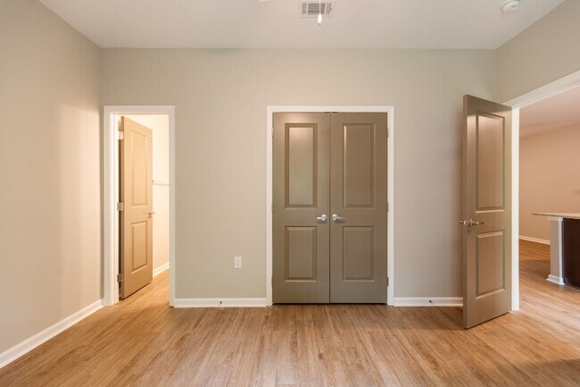 Building Photo - 2 Bedroom/2 Bath Apartment near VSU!!!