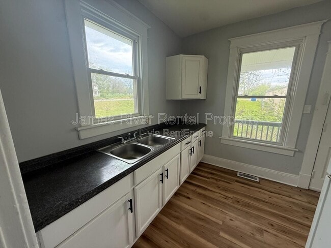 Building Photo - 1710 15th St