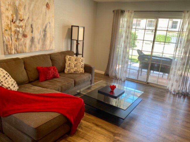 Building Photo - 4901 E Mesquite Ave