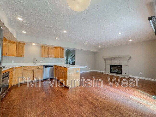 Building Photo - 499 N 200 W