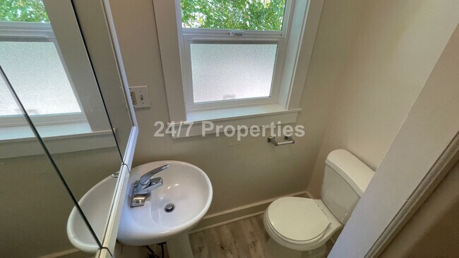 Building Photo - Nostalgic 2 BD | 2 BA House w/ Large Backy...